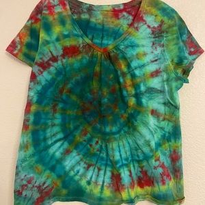 SOLDTie Dye 2X V-neck T-shirt